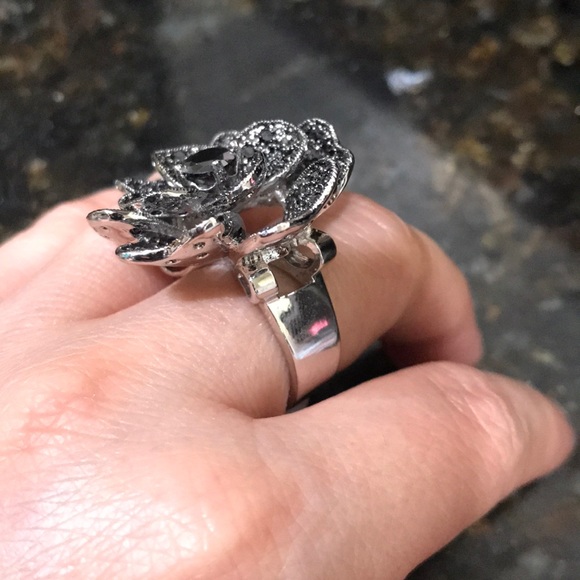 Jewels by Park Lane Twilight ring size 8 MSRP $159 - Picture 3 of 6